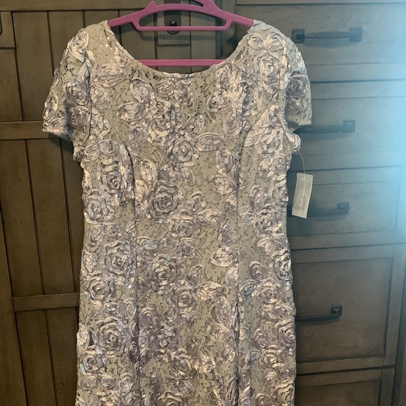 Alex Evings dress gown - Picture 4 of 9